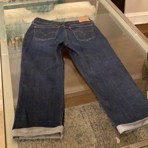 Dark washed Levi capris excellent condition (work once and dry cleaned)